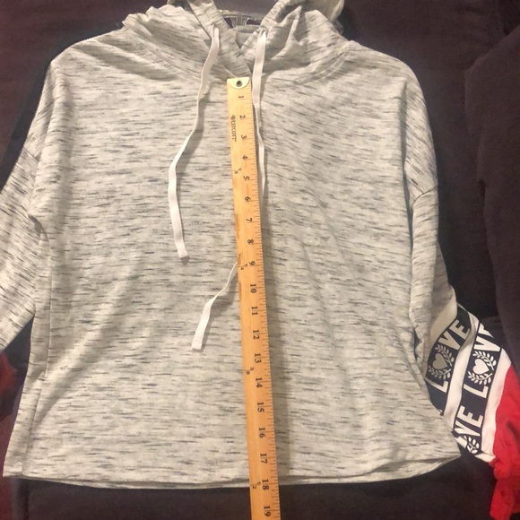 No boundaries-M (7-9 )-love hoodie crop top - Picture 11 of 12